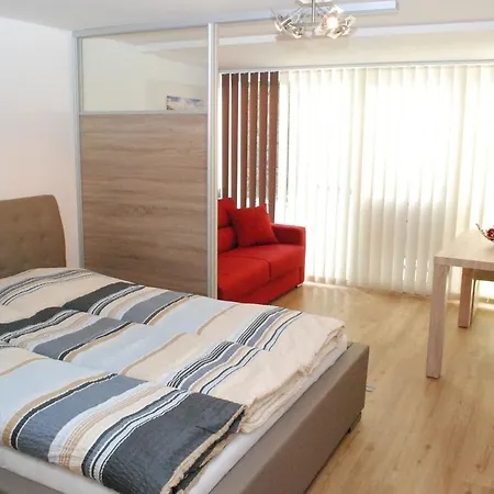 Alpine - Premium Family And Natural Swimming Pond 4* באד הופגסטין